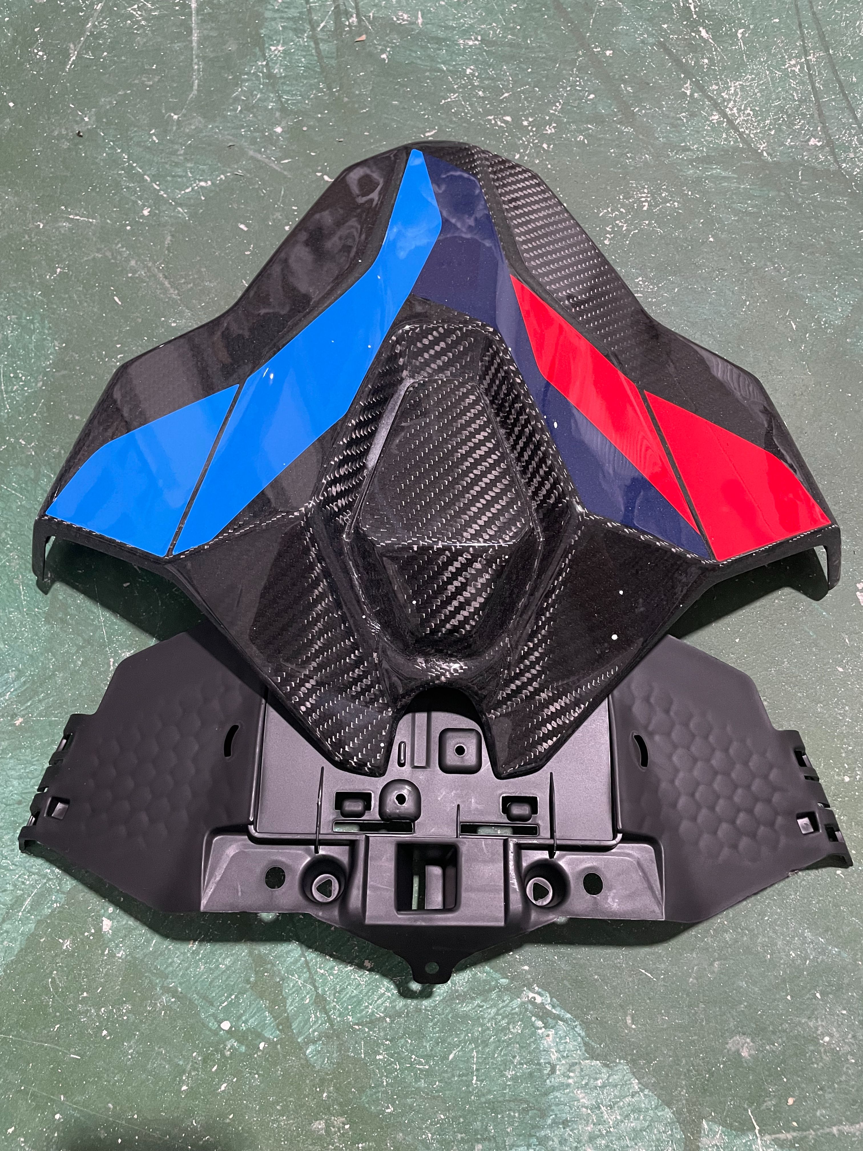 后驼峰 BW26 carbon fiber part