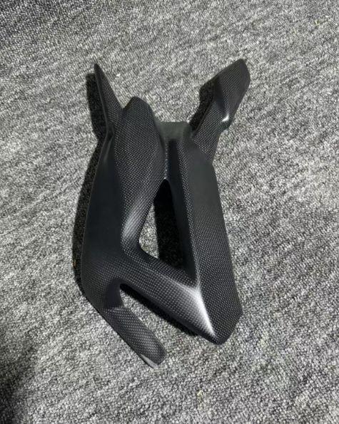 后摇臂 覆盖 MV6 carbon fiber part
